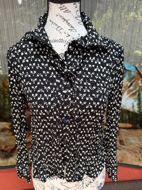 Black Floral Button-Up Long-sleeve Top